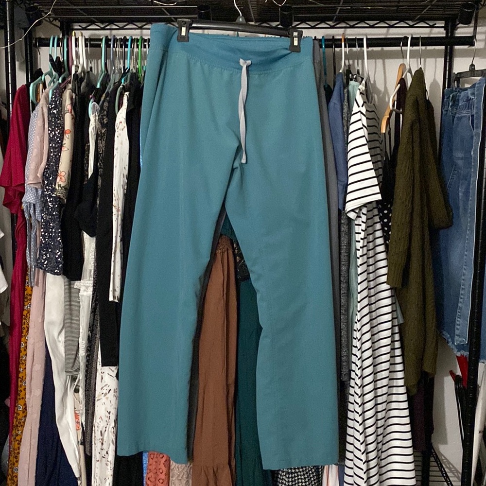 Figs bottom scrubs